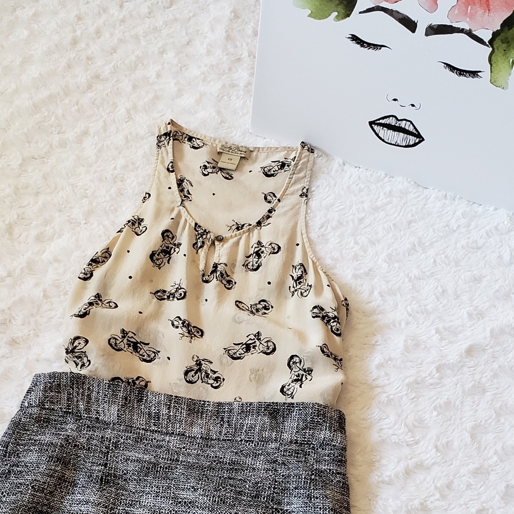 Lucky Tan sleeves top with black motorcycle's